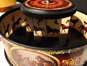 Visite à la médiathèque autour d'objets anciens du cinématographe