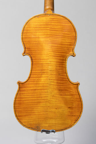 Stradivari Messiah 1716 model 2019 simonsviolins.jpg