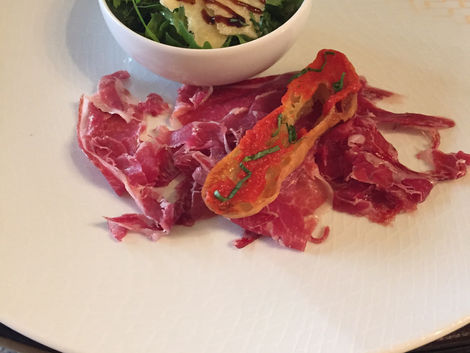 To have lunch in Paris