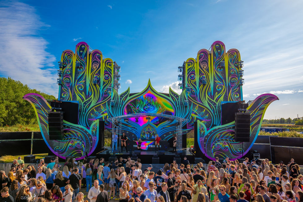 Main Stage | Locus Pocus Deco