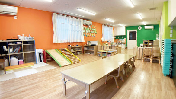 八潮市「しおどめ保育園八潮茜町」1,2歳児室