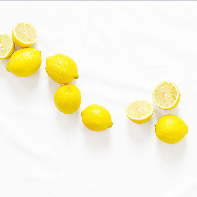Limoni su bianco