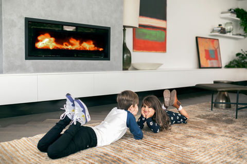 Commercial photographer Sydney advertising image of family for Barry Plant Real Estate