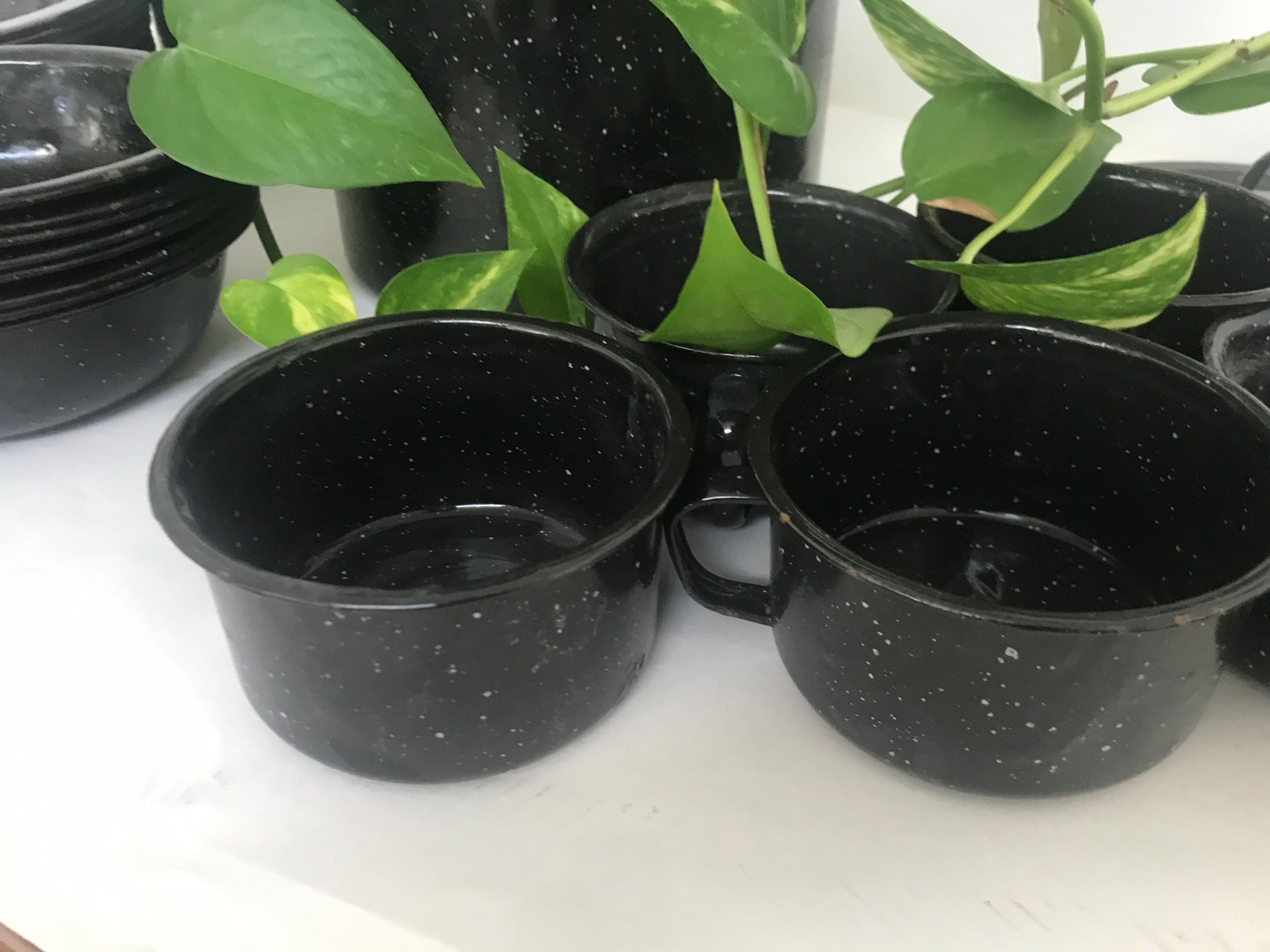 כלי אמייל שחור מבריק וינטאג קסום במיוחד  -18 חלקים