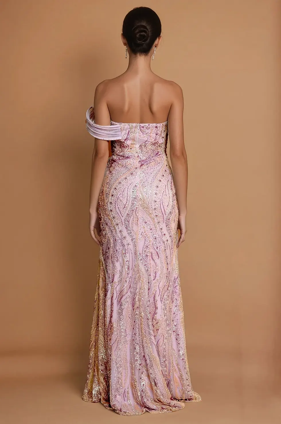 縮圖：Embellished Architectural Sculptural Couture Gown