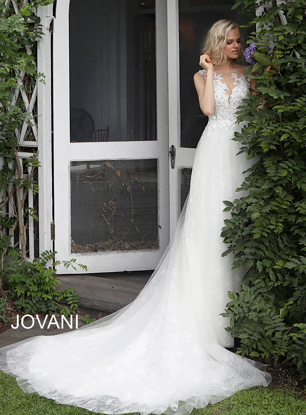 縮圖：Off White Sleeveless Embroidered Bodice Wedding Dress JB68167