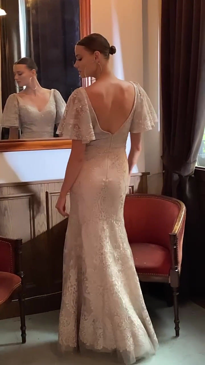Miniatura: Embellished Lace Sheath Evening Gown