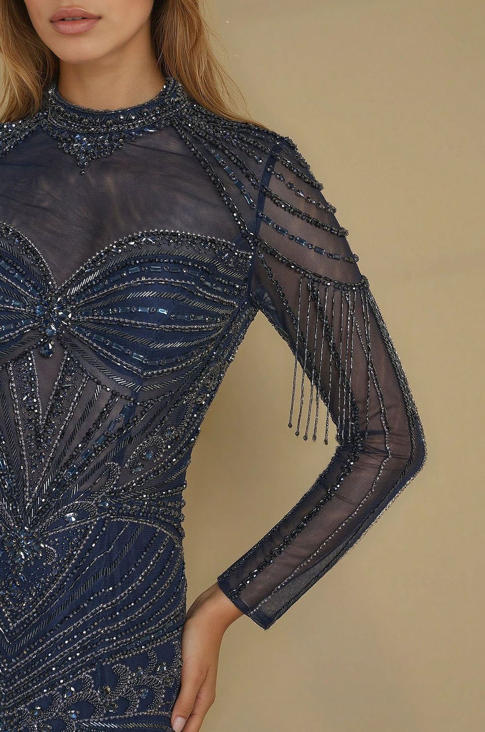 Miniatura: Dubai Hand Embellished Long Sleeve Couture Gown