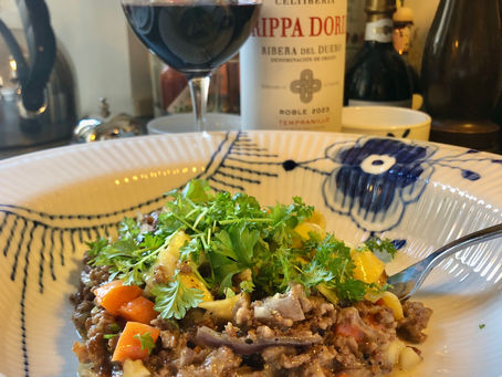 Hakket okse med div. & pasta