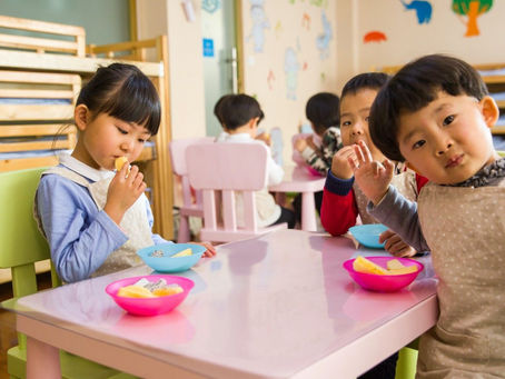 Trẻ đi học biếng ăn: 3 giải pháp hiệu quả cho mẹ