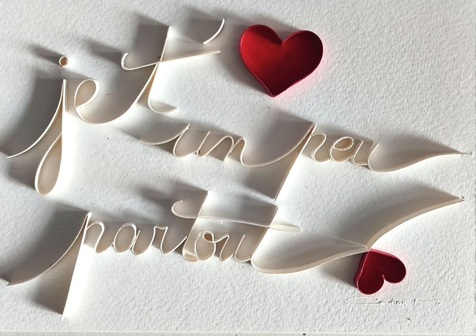 Œuvre originale MO3D JE T'❤️ UN PEU PARTOUT ❤️ de Cendreen Mo en Paper Art, texte blanc en relief avec un cœur rouge