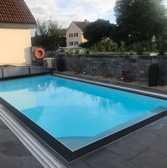 Outdoor Pool mit Abdeckung