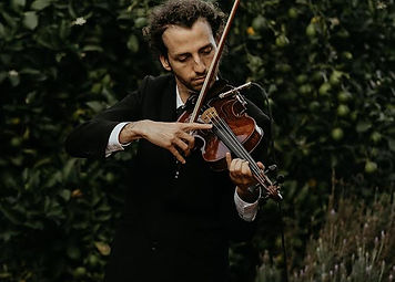 Transform Any Event with Sunset Violin’s Refined Solo Performances.