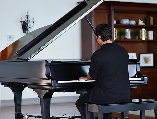 Solo Piano Solo Act