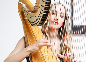 Versatile Southern California Harpist for Elegant Musical Experiences.