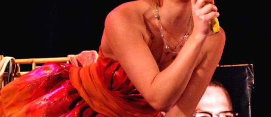 5 filles couleur pêche-7fromentins-spectacle-barbara lambert