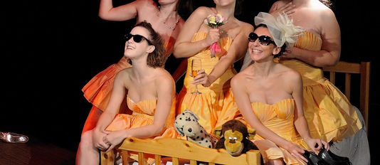 5 filles couleur pêche-7fromentins-spectacle-barbara lambert