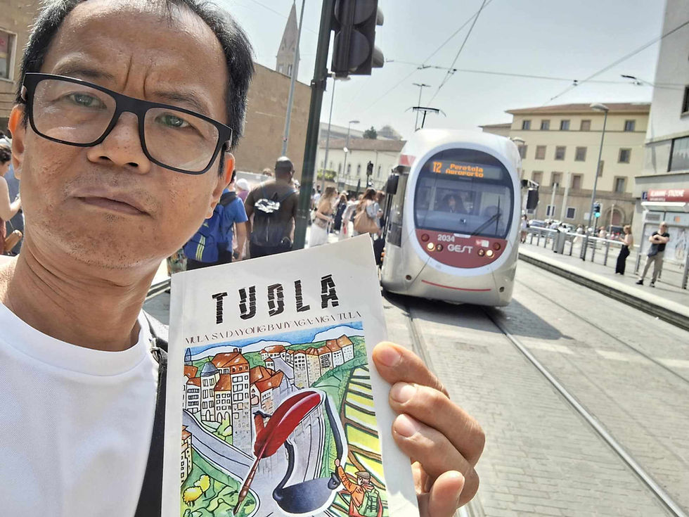OFF THE PRESS: Masayang ipinagmamalaki ng Kabayaning si Rhoderick Ople ang kanyang libro na “Tudla Mula sa Dayong Banyaga: Mga Tula” na kanyang inilabas nitong June 7. Si Ople ay nagtatrabaho bilang sous chef at presidente ng OFW Italy. Photo courtesy of Rhoderick Ople