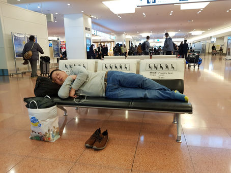 Rude Chinese tourist at Haneda Airport