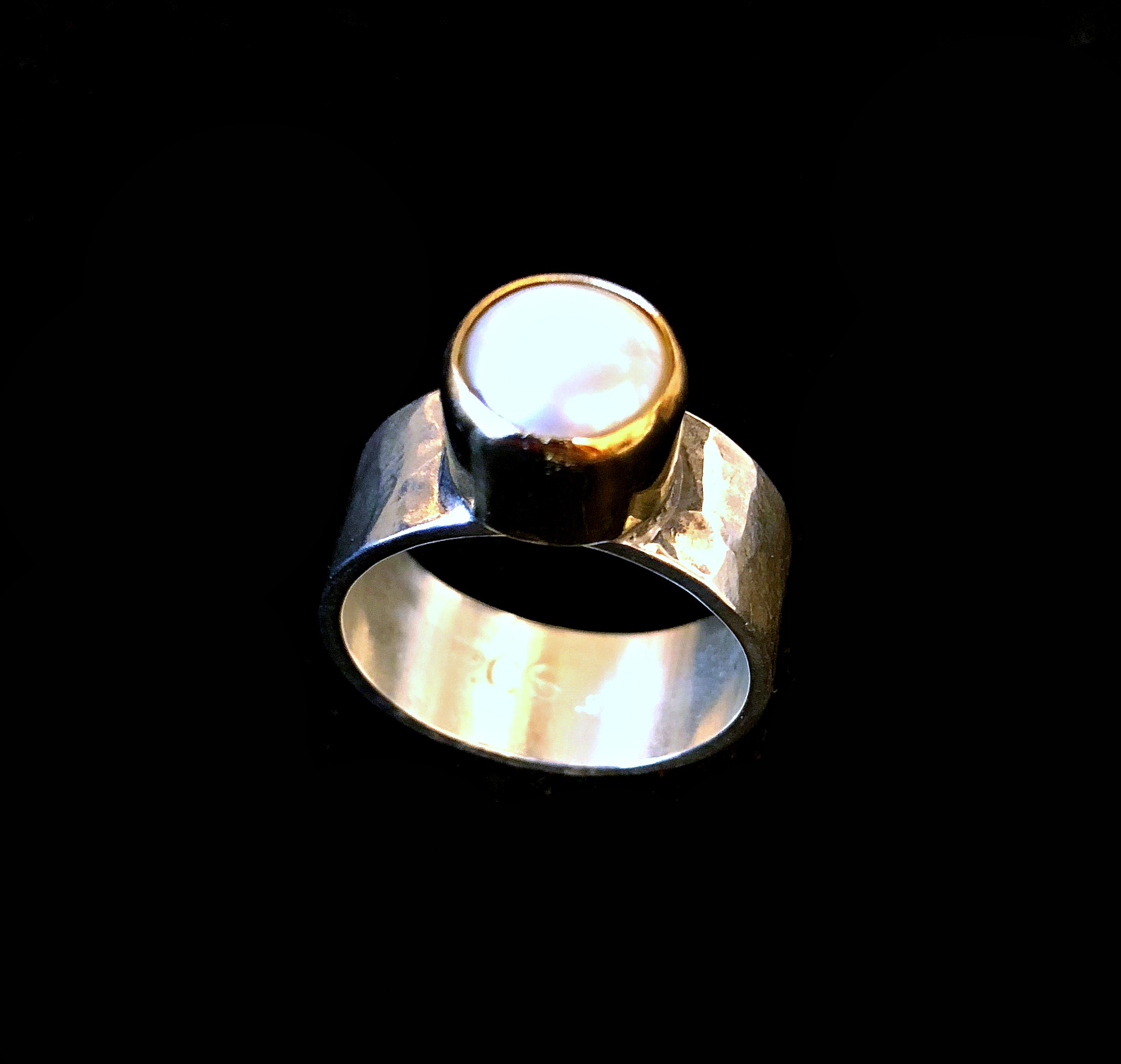 Gold Standout Pearl Ring