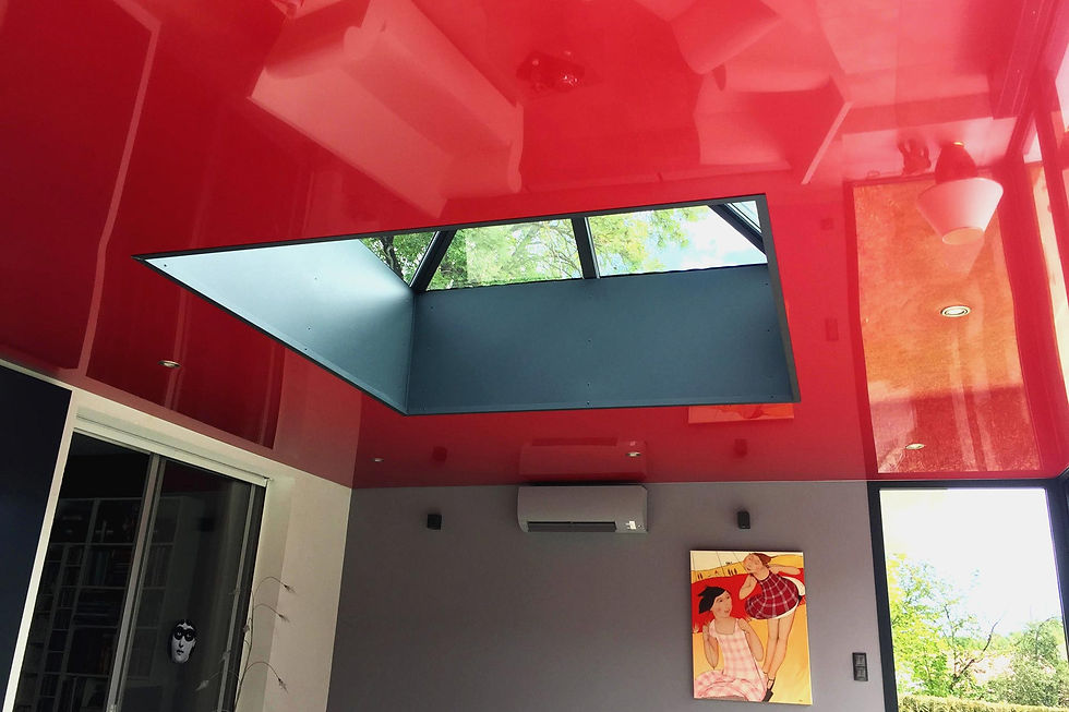 Cuisine - Plafond tendu à chaud avec découpe - Laque rouge