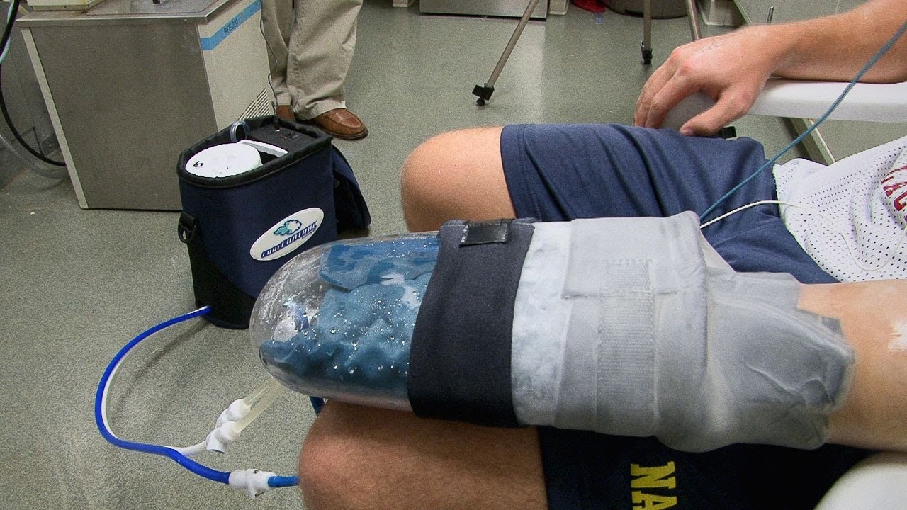 Dispositivo CoreControl de resfriamento palmar desenvolvido pela Universidade de Stanford — luva que usa vácuo e água fria para resfriar as AVAs