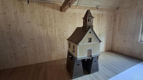 Aufstellung der Bergkirche im Ausstellungsraum