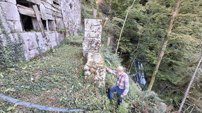 Reinigung Fundament Wasserrad