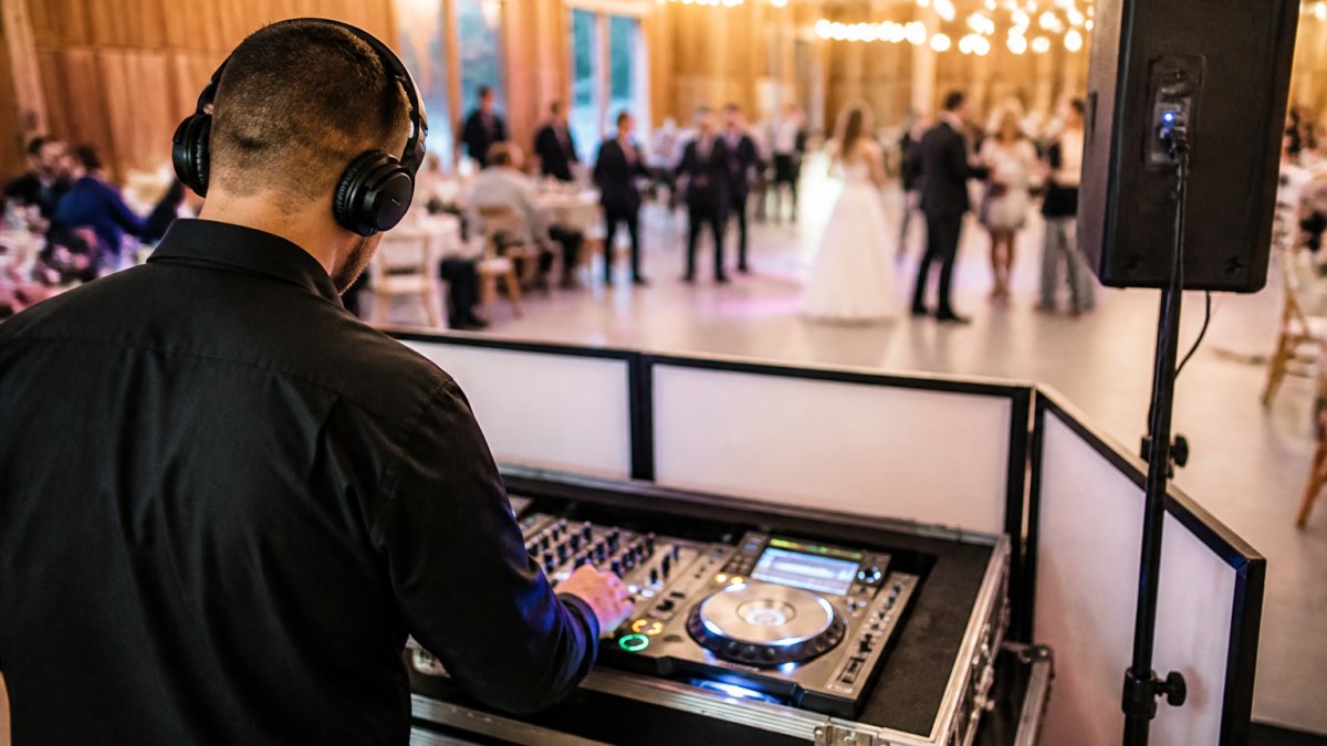 How to Choose a Wedding DJ in Sioux Falls (2026 Guide)