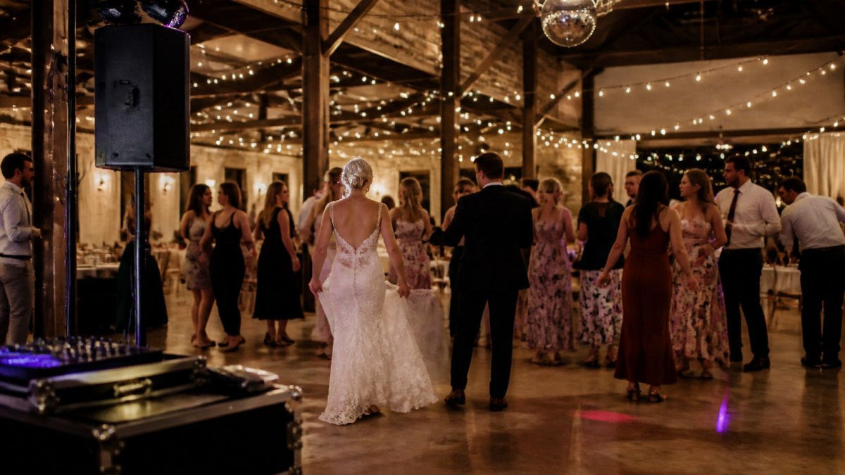 Tips for Energetic Wedding Dance Floors: Sioux Falls Guide
