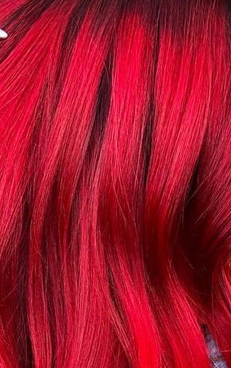 Miniature : Close-up of bright red hair strands, showing texture and detail.
