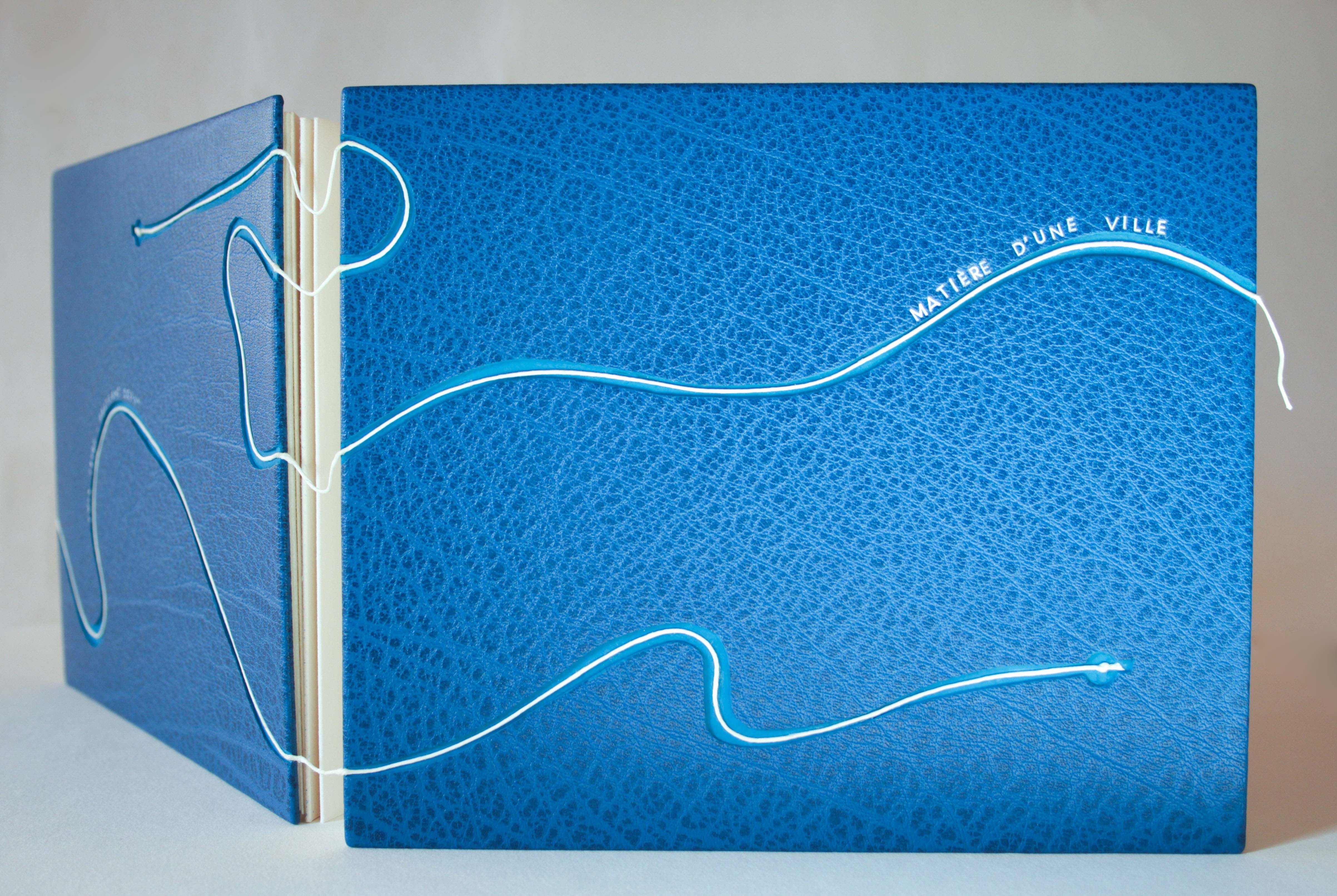 Reliure d'un livre d'artiste