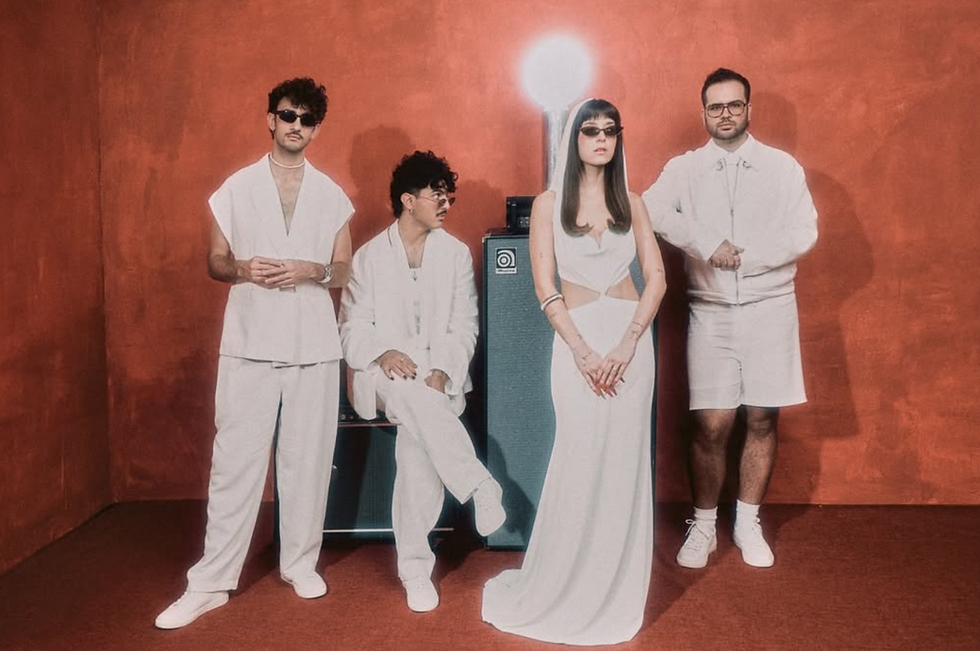 DISCO BAHÍA ANUNCIA SU PRIMER AUDIOTRIO BB
