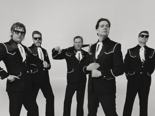 THE HIVES DESATARÁN EL CAOS ELEGANTE EN EL TEATRO METROPOLITAN 