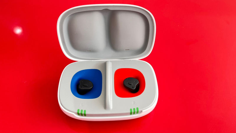 Rechargeable Insio Charge&Go AX custom-made hearing aids are tailored to the individual shape of your ear canal to sit discreetly inside your ear. They deliver outstanding speech clarity, even in noisy situations.