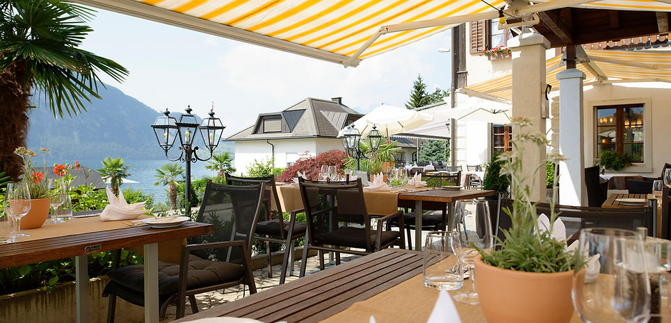 Photo de la terrasse du Bistro Gerbi avec vue sur le lac, à l'hôtel Gerbi de Weggis.