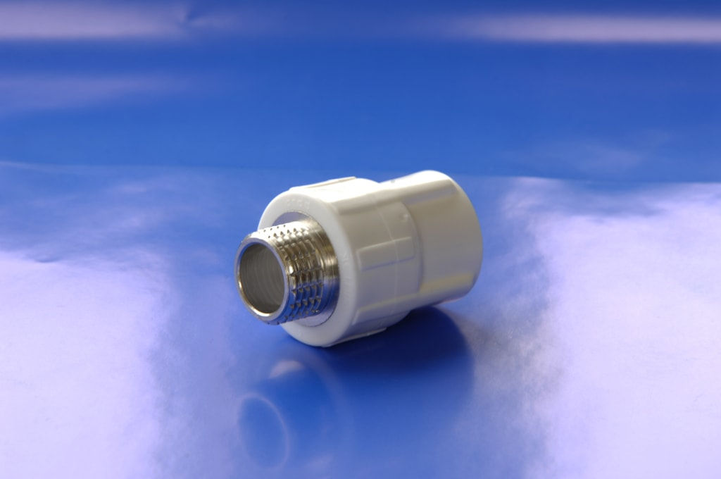 Муфта полипропиленовая VALTEC (VTp.707.0.03206) под ключ 32 мм х 1 НР(ш)