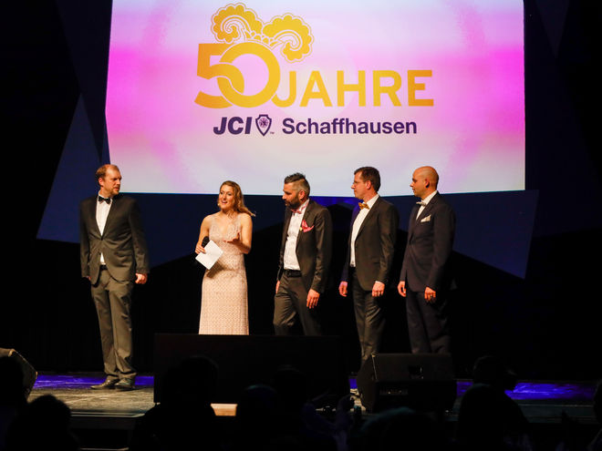 Schauspielerin und Moderatorin Manuela Wenger ist im Gespräch mit dem OK-Team von 50 Jahren JCI Schaffhausen. 