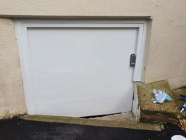 Porte de cave en Mélèze réputé pour sa résistance aux conditions extérieurs - RG Bois