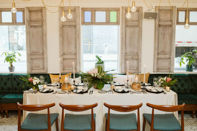 Mid century modern meets urban elegance in a nude and green and black tropical inspired tablescape. Vivid & Vogue. Toronto and California wedding planner.