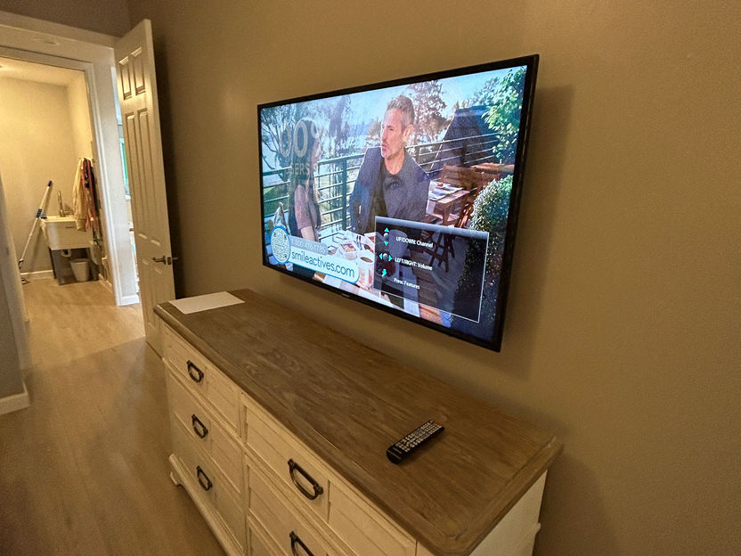 No wires showing on a 55 inch, mounted in cape coral, FL