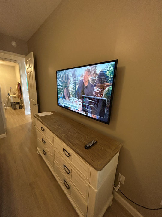 No wires showing on a 55 inch, mounted in cape coral, FL