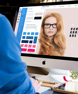 Desarrollador de mira en la pantalla