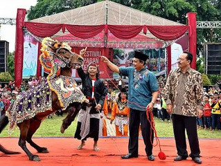 RATUSAN KUDA MERIAHKAN FESTIVAL JHARAN KENCAK