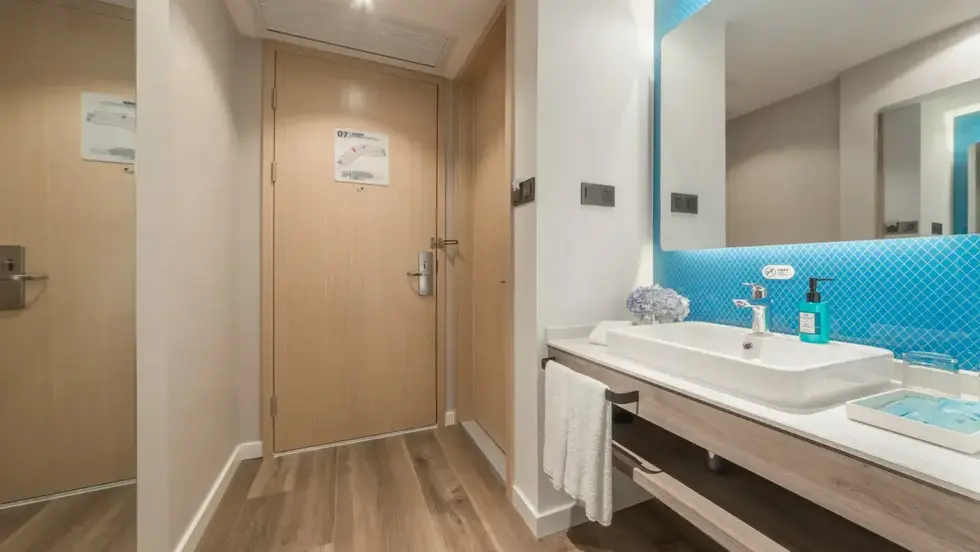 200o180000013eihy6F43_W_1280_853_R5