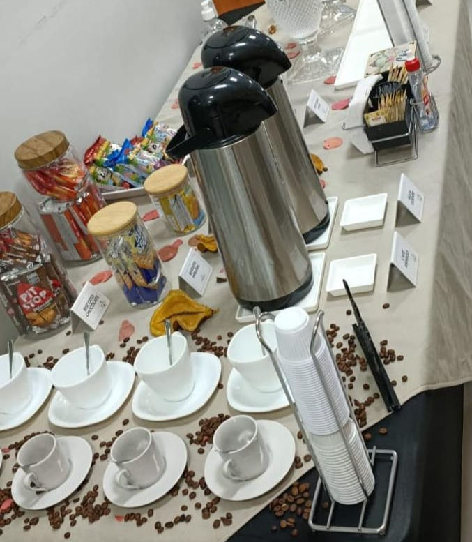 Close-up de mesa básica da Coffee Break para Velório
