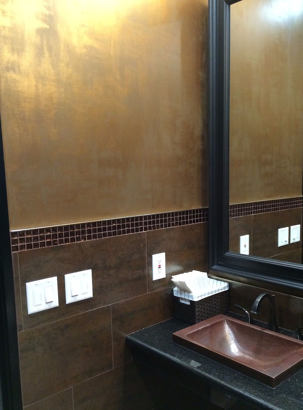Metallic wall finish
