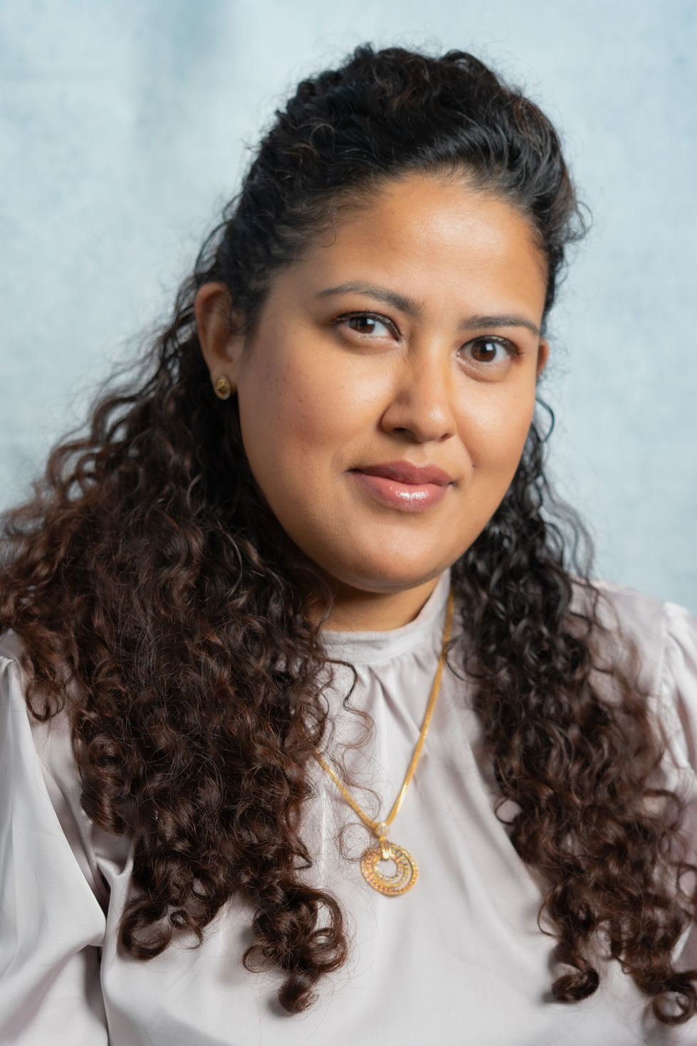 Headshot_Woman_Satinshirt