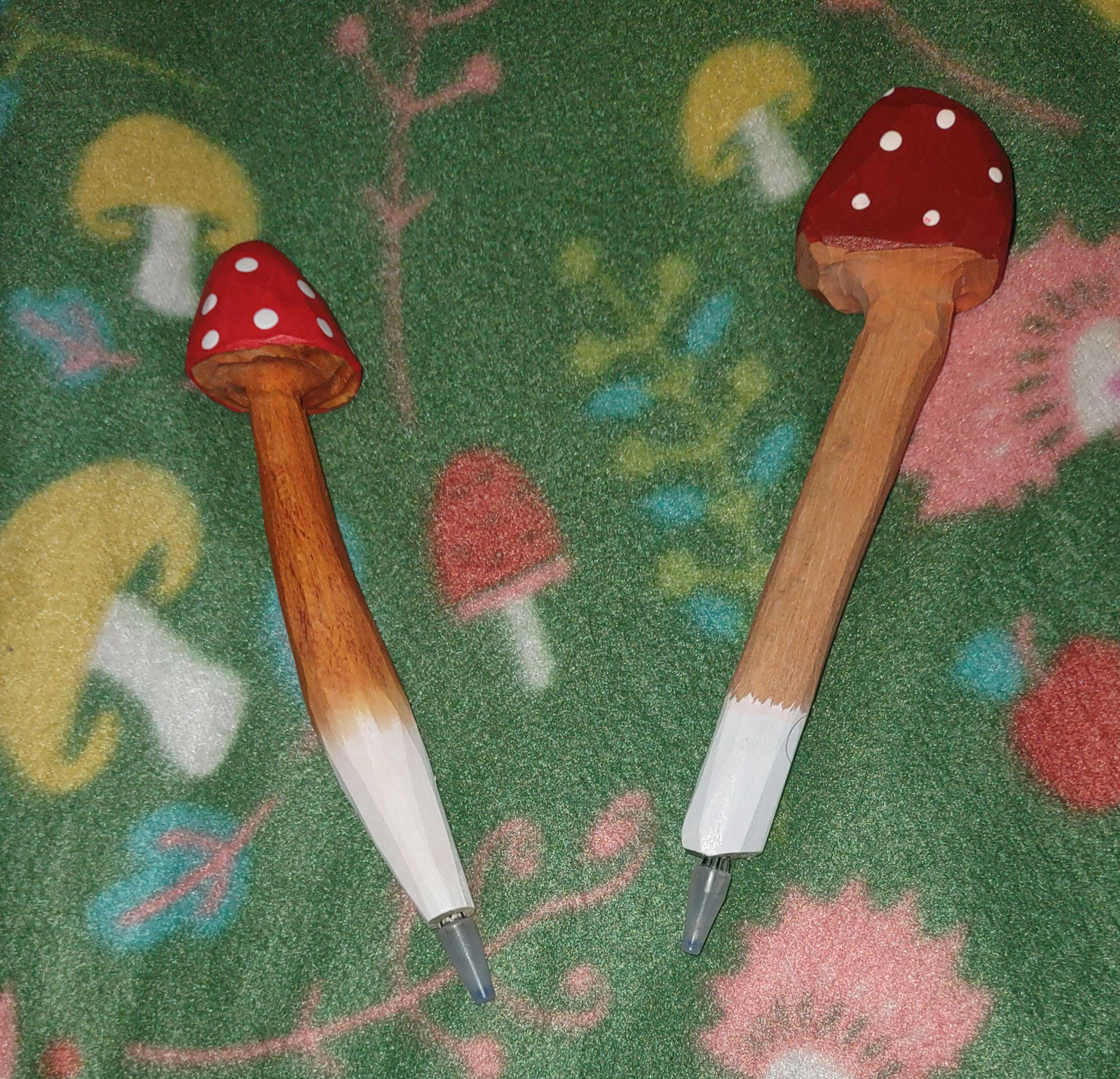 Red Wooden Mushroom Pen