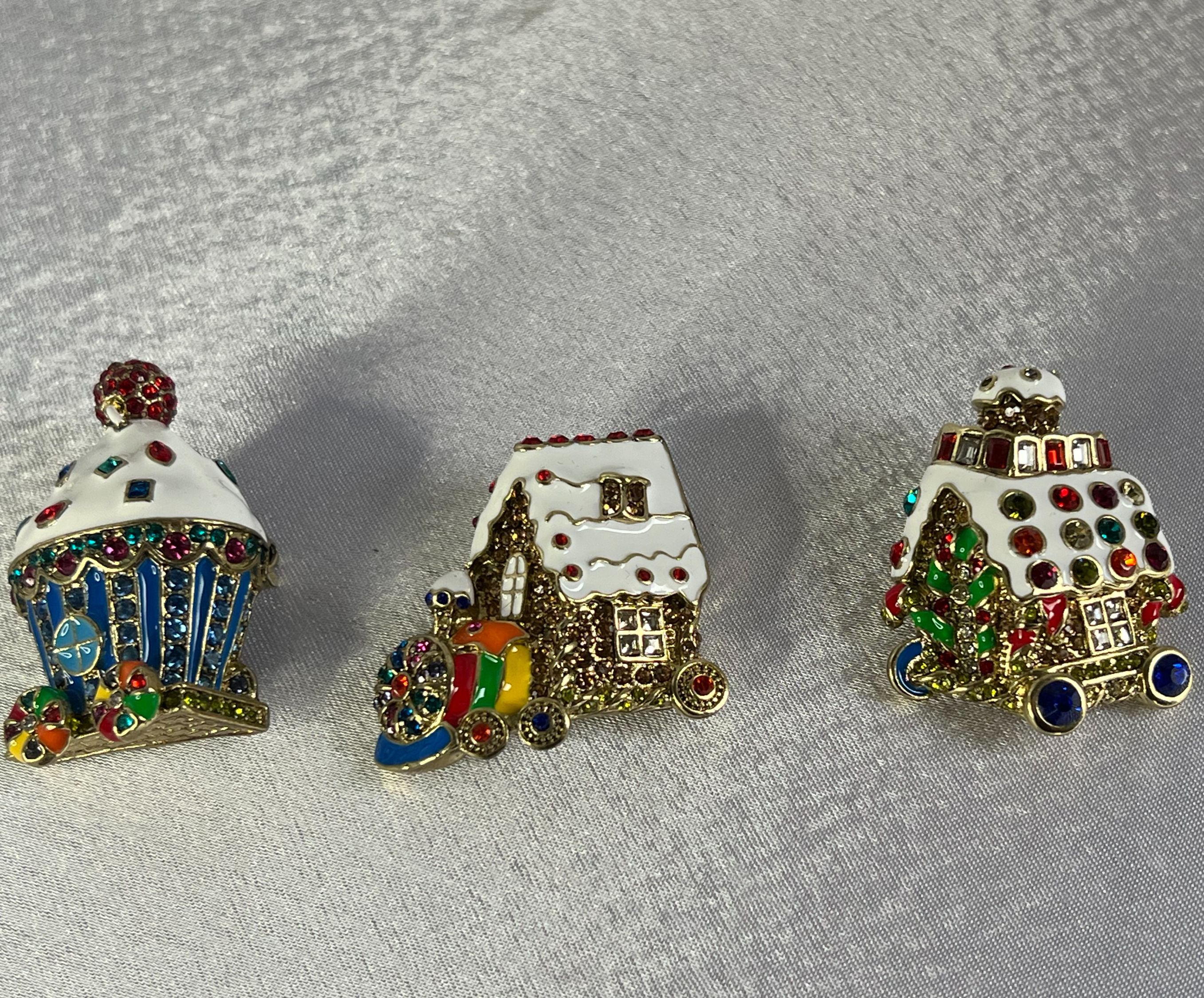 Heidi Daus "Holiday Express Christmas Train" Pin Set